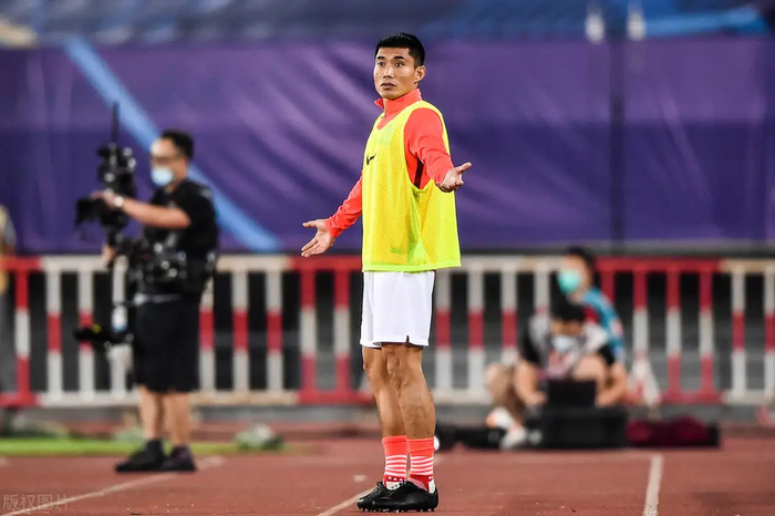 德甲赛后走向成谜，广州队队长鼓劲，质疑声仍在，资深球员宣示担当的简单介绍